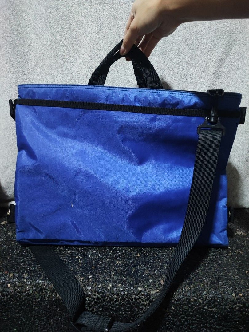 VAN Reversible 2-Way document Bag (Category: Shoulder Bags) located in Baguio. Submitted by jayrgijc52758 (Listing ID 1463746506, Image 2). Description: Van 2 way reversible document bag Excellent condition 600.
