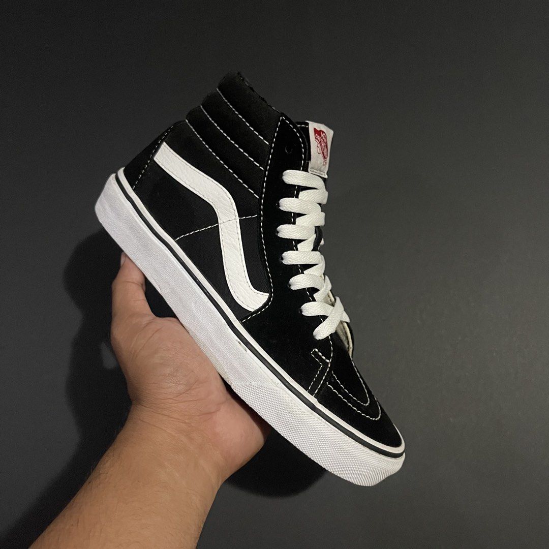 Vans Classic Sk8 Hi BnW (Category: Sneakers) located in Manila. Submitted by sole_origin (Listing ID 1463882620, Image 1). Description: FOR SALE LEGIT / AUTHENTIC Vans Classic Sk8 Hi BnW Size: 7womens / 23.5cm Brandnew, Pair only -₱1,000 only Shipping via LBC / J&T / JRS / Lalamove 📍BGC, Taguig.
