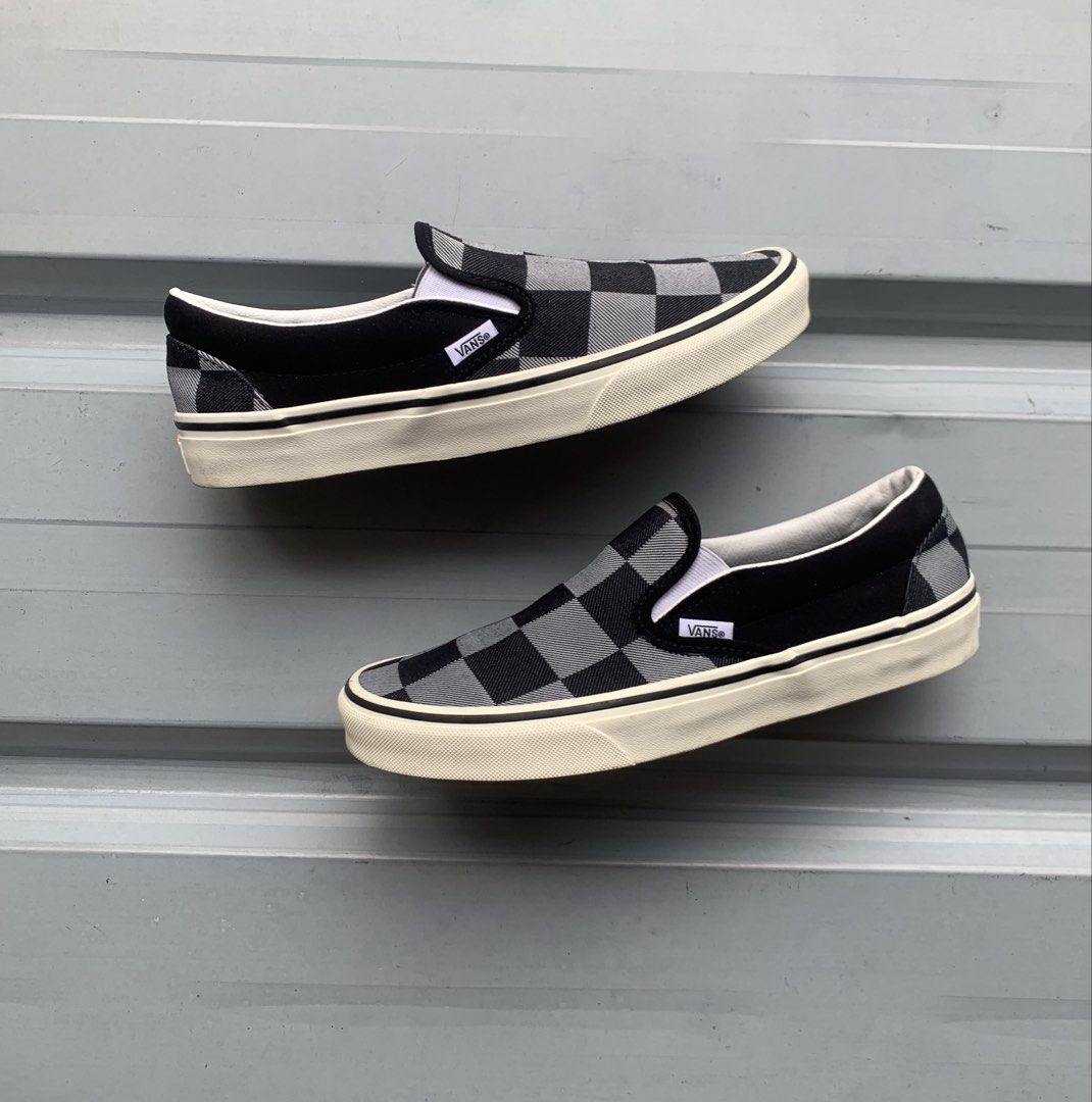 Vans Classic Slip-On Mono Checkerboard (Category: Sneakers) located in Marikina City. Submitted by azaero (Listing ID 1463783029, Image 1). Description: Size Men’s US 8 / cm 26 / Euro 40.5 Excellent Condition.