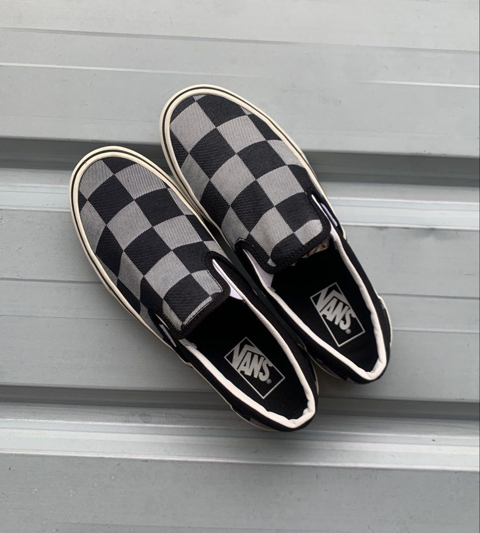 Vans Classic Slip-On Mono Checkerboard (Category: Sneakers) located in Marikina City. Submitted by azaero (Listing ID 1463783029, Image 3). Description: Size Men’s US 8 / cm 26 / Euro 40.5 Excellent Condition.