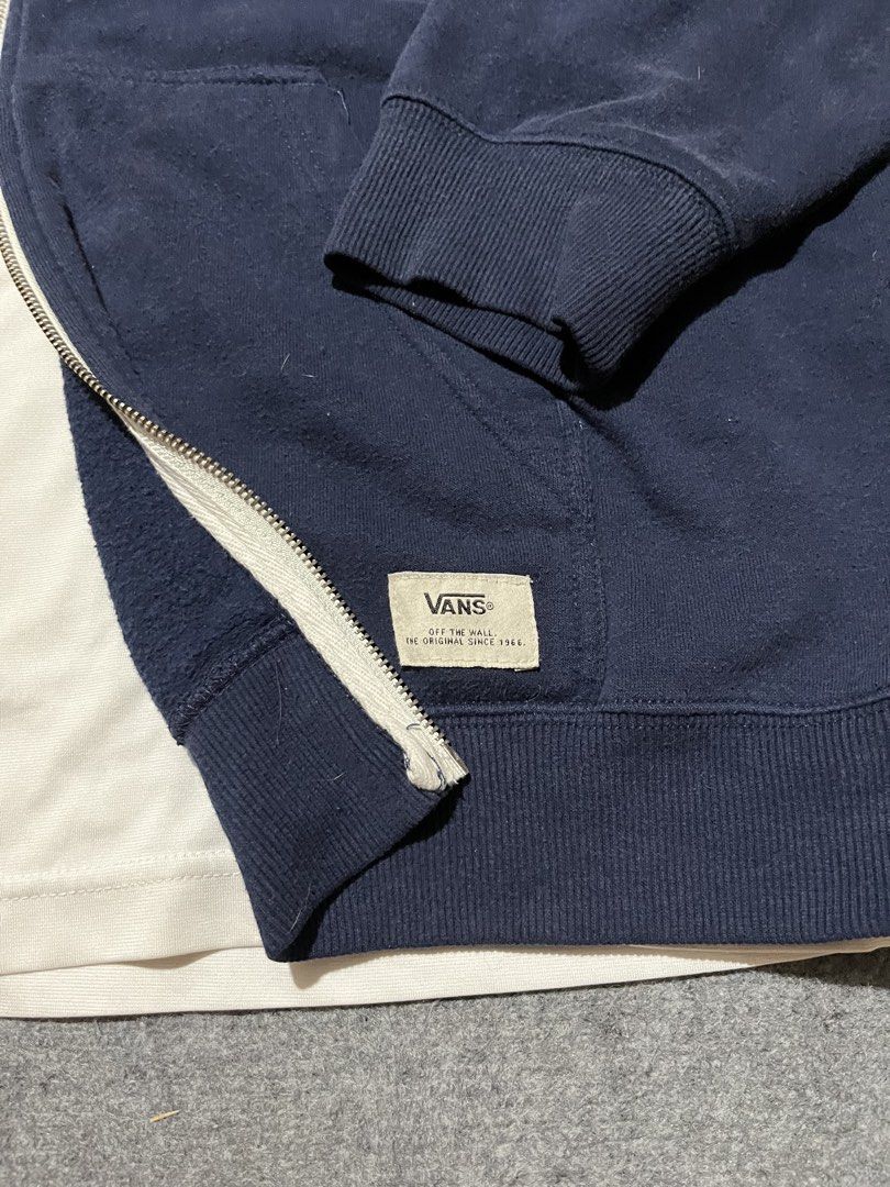 Vans Navy blue full zip hoodie jacket (Category: Hoodies) located in Naga. Submitted by kots_rojan (Listing ID 1463871901, Image 2). Description: in excellent condition size Xl 25*28 dimes no issue complete tags color rate 9/10.