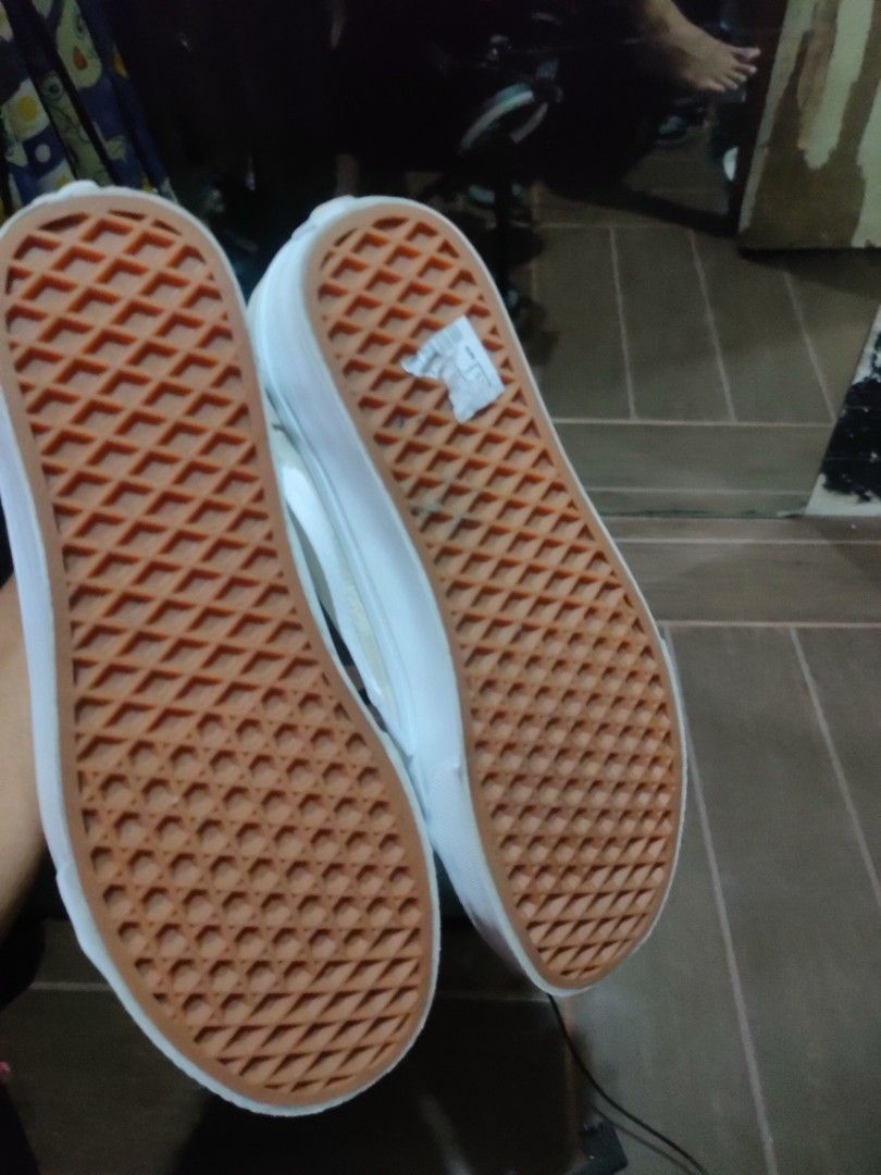 Vans without box (Category: Shoe inserts & accessories) located in Manila. Submitted by solomonjer11093 (Listing ID 1463819146, Image 2). Description: vans without box no issues.