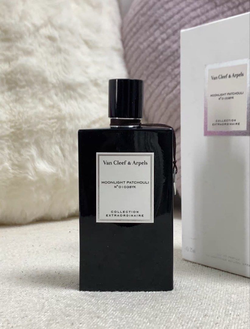 VCA Moonlight Patchouli Collection Extraordinaire 75mL (Category: Fragrance & Deodorants) located in Quezon City. Submitted by yswliu66 (Listing ID 1463840473, Image 1). Description: 75mL fsm w/box unli legit check :)) slightly nego can send more pics for lc upon request ✨.