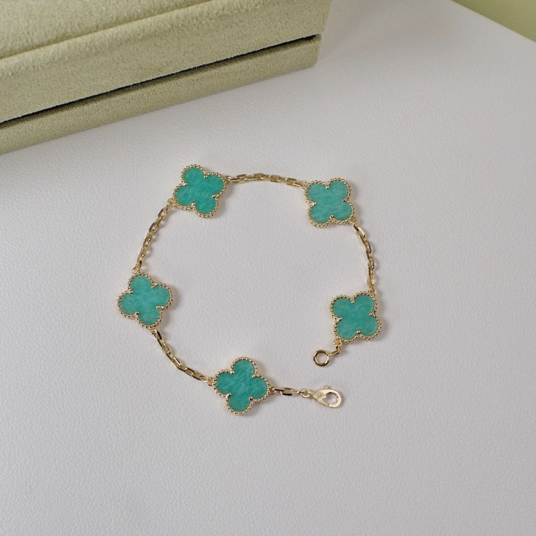 VCA Tianhe Stone Five Flower Bracelet (Category: Bracelets) located in Cavite. Submitted by epicfish.4203a5 (Listing ID 1463765622, Image 2). Description: .