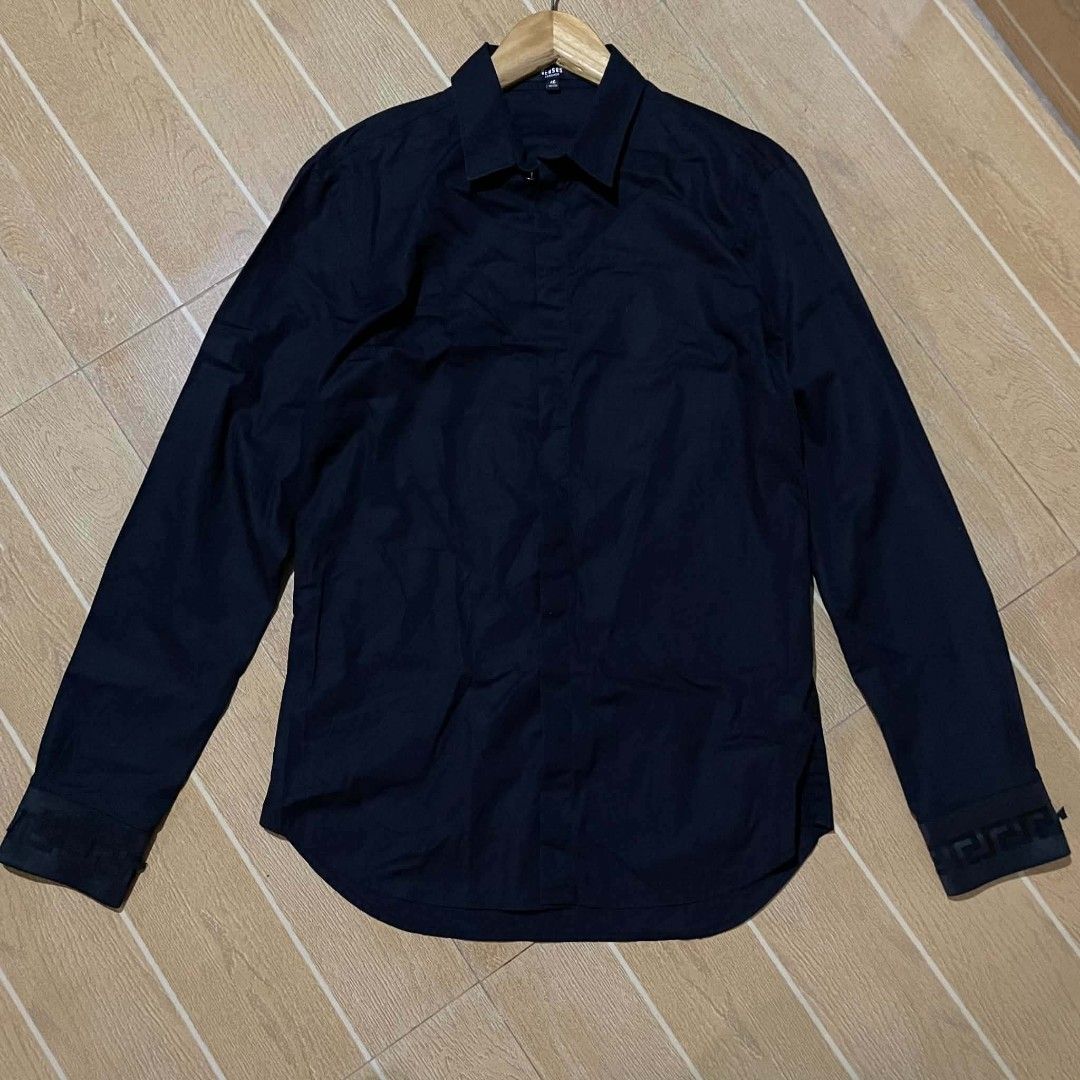 Versace polo sleeve (Category: Luxury Apparel) located in Manila. Submitted by streetfinds02 (Listing ID 1463902394, Image 1). Description: Versace Polo sleeve Size 46 Dimes 19W x 28L Excellent condi Loc Baliuag Bulacan Vouch for safe 🙇 P999 shipped 🫶📩.