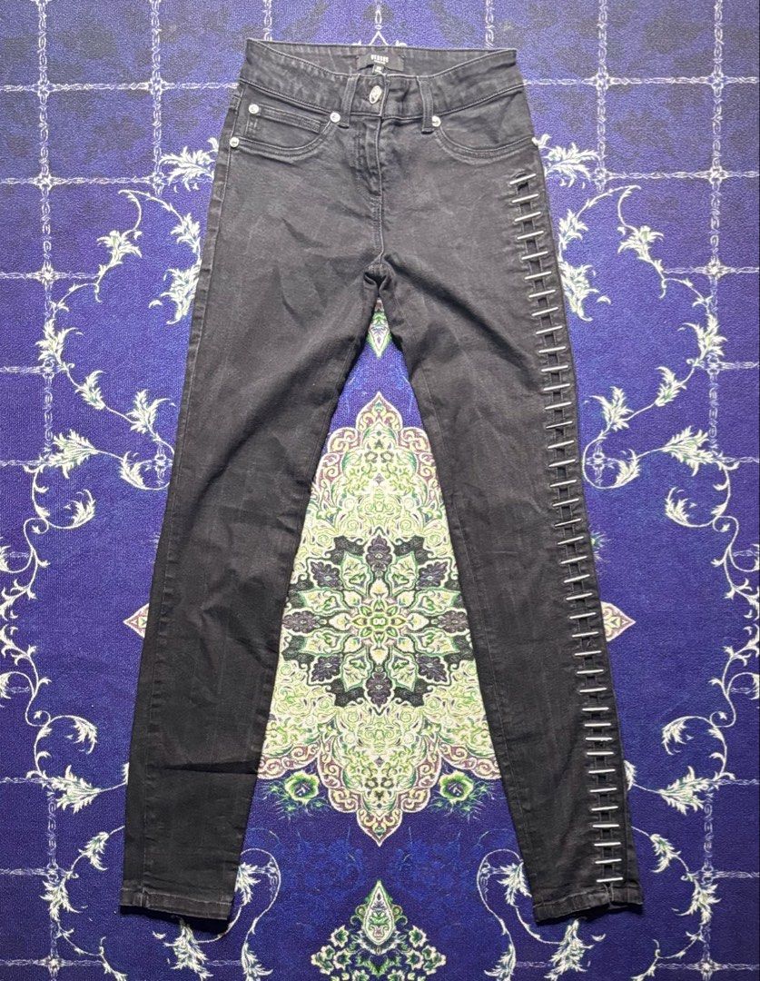 Versus Versace Black Washed Skinny Jeans (Category: Jeans) located in Valenzuela. Submitted by telagram (Listing ID 1463917876, Image 1). Description: .