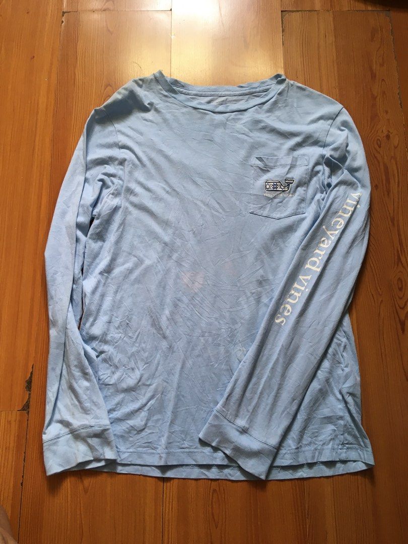 Vineyard vines pullover (Category: Activewear) located in San Juan City. Submitted by sashoppeepipi (Listing ID 1463790428, Image 1). Description: Bleach stains.