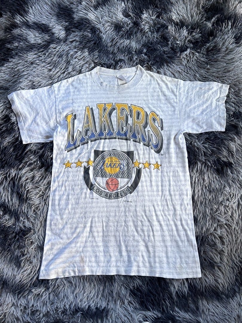 Vintage 90’s Lakers Logo 7 Tag (Category: Tshirts & Polo Shirts ) located in Baao. Submitted by prettysixtythrift_17 (Listing ID 1463753873, Image 1). Description: ▪️Size: M on tag ▪️Length: 28.5 ▪️Width: 19.5 ▪️Color Rate: 10/10 ▪️Condition: Excellent ▪️Issue: None.