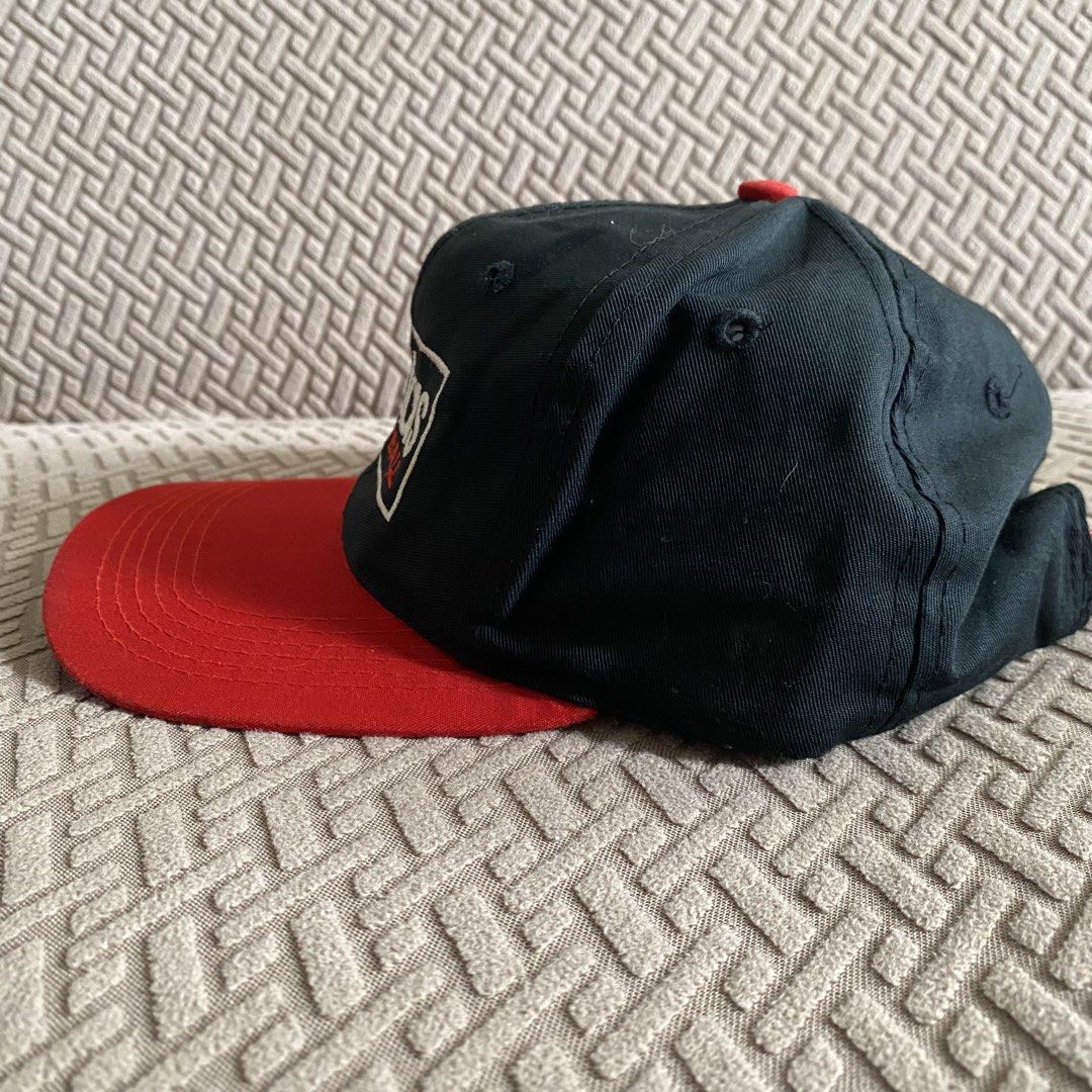 Vintage Adidas (Category: Caps & Hats) located in Makati City. Submitted by ejdc98 (Listing ID 1463771014, Image 2). Description: 1k or best offer Used with issues check pics for more details Lbc / Lalamove.