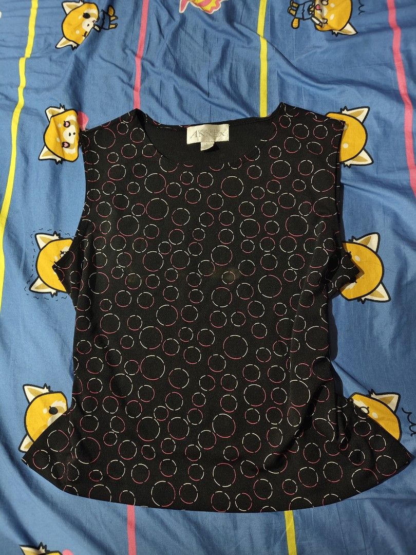 vintage Casual Corner Annex interlocking circles pattern black sleeveless top (Category: Sleeveless) located in Bulacan. Submitted by angel.decluttersx (Listing ID 1463866699, Image 3). Description: large on white tag.