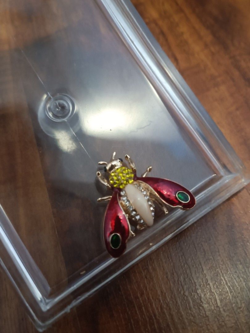 Vintage Colorful Bee brooch (Category: Brooches) located in Dasmarinas. Submitted by solstice.style (Listing ID 1463935042, Image 2). Description: .