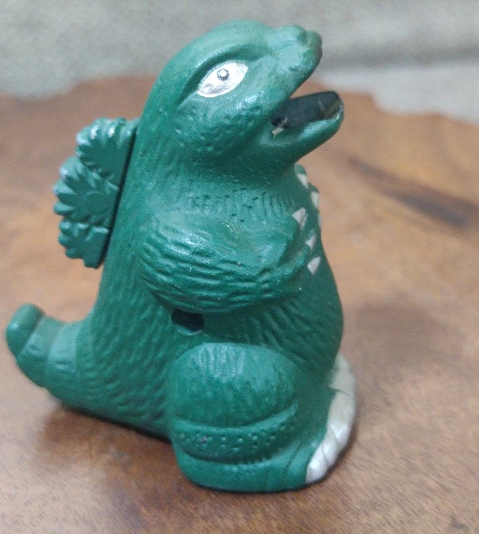 Vintage Godzilla Lite Lighter! Toho 1985 (Category: Vintage Collectibles) located in Cavite. Submitted by dextermanalo28 (Listing ID 1463870737, Image 2). Description: As is Vintage Godzilla Lite Lighter! Toho 1985 Die cast / Mabigat / lagyan nyo na lang ng Gas nag sspark naman sya wala lang gas.