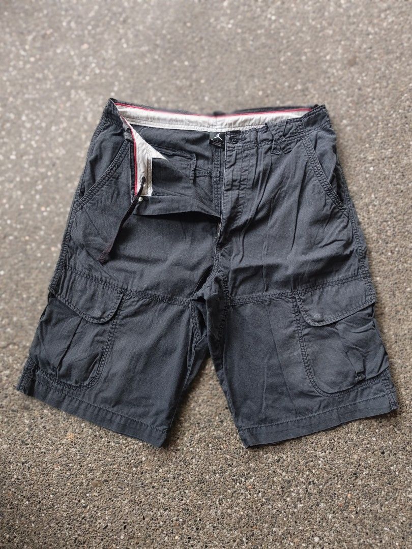 Vintage Jordan Cargo Shorts (Category: Shorts) located in Cabanatuan. Submitted by nik.ko (Listing ID 1463827271, Image 1). Description: Vintage jordan cargo shorts ‎ ‎Size 34 on tag ‎Waist 17 ‎Length 29 ‎Leg opening 12 ‎Excellent condition ‎No issues ‎ ‎Nueva ecija ‎Price 2500 + sf j&t ‎.
