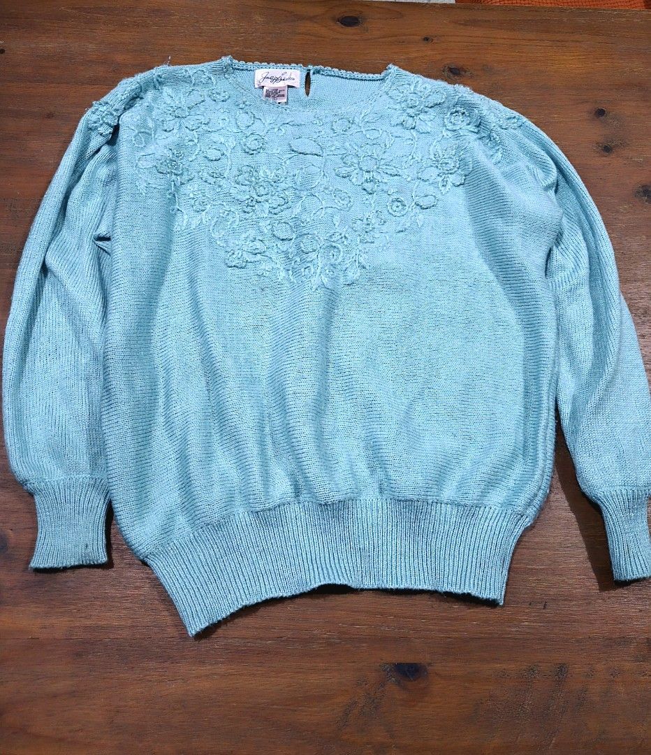 Vintage Knitted Pullover (Category: Coats, Jackets and Outerwear) located in Manila. Submitted by oki.ukay (Listing ID 1463872620, Image 1). Description: .
