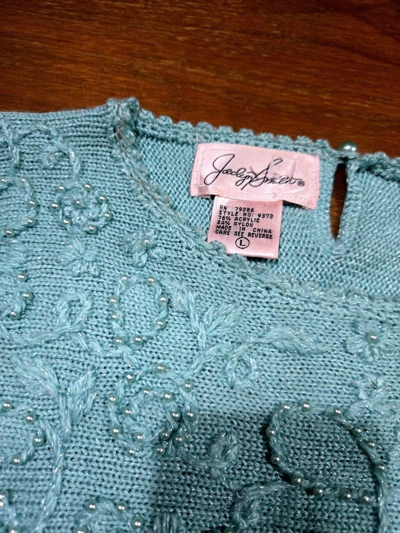 Vintage Knitted Pullover (Category: Coats, Jackets and Outerwear) located in Manila. Submitted by oki.ukay (Listing ID 1463872620, Image 2). Description: .