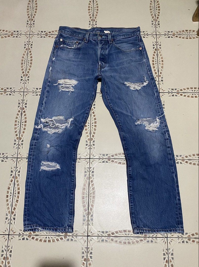 Vintage Levis 501 distressed jeans (Category: Jeans) located in Cebu City. Submitted by hustler_69 (Listing ID 1463846991, Image 1). Description: Vintage levis 501 distressed jeans Size 31 on tag but fits 32 waistline 38.5 inches length Very good condition Details are all posted.