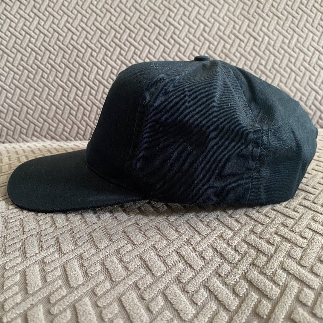 Vintage Made in America hat (Category: Caps & Hats) located in Makati City. Submitted by ejdc98 (Listing ID 1463770503, Image 2). Description: 1k or best offer Used with issues check pics for more details Lbc / Lalamove.