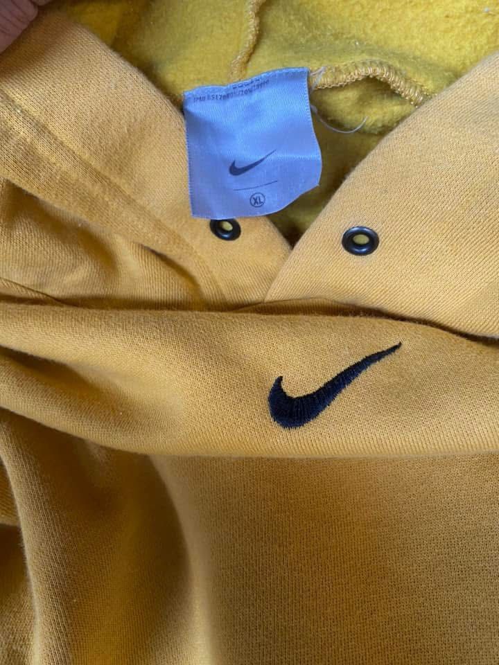 VINTAGE NIKE MID SWOOSH (Category: Coats, Jackets and Outerwear) located in Manila. Submitted by zayneeee. (Listing ID 1463831765, Image 3). Description: Vintage Nike Center Swoosh Check Hoodie Medium Mustard Yellow Black Swoosh (RARE) no issue solid nito par 26*29 .