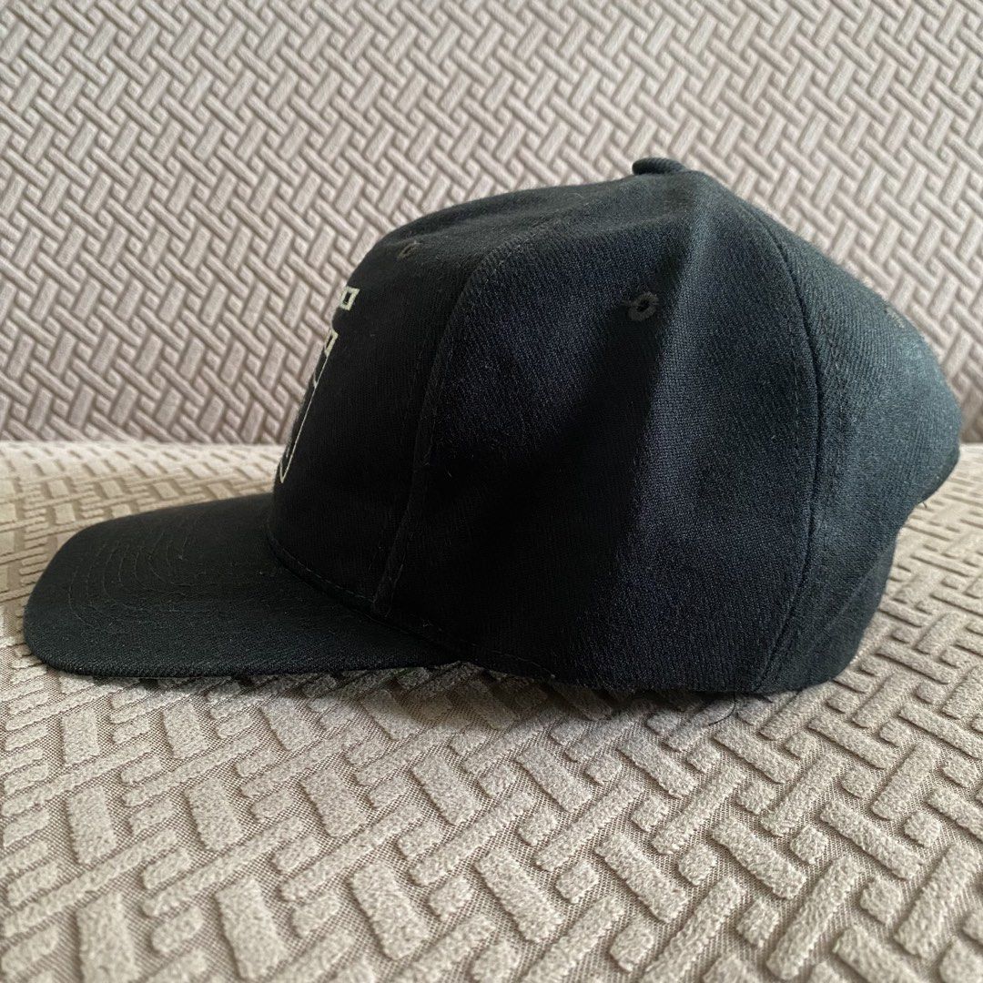 Vintage North Carolina on Location (Category: Caps & Hats) located in Makati City. Submitted by ejdc98 (Listing ID 1463786909, Image 2). Description: 2k or best offer Used with issues check pics for more details Lbc / Lalamove.
