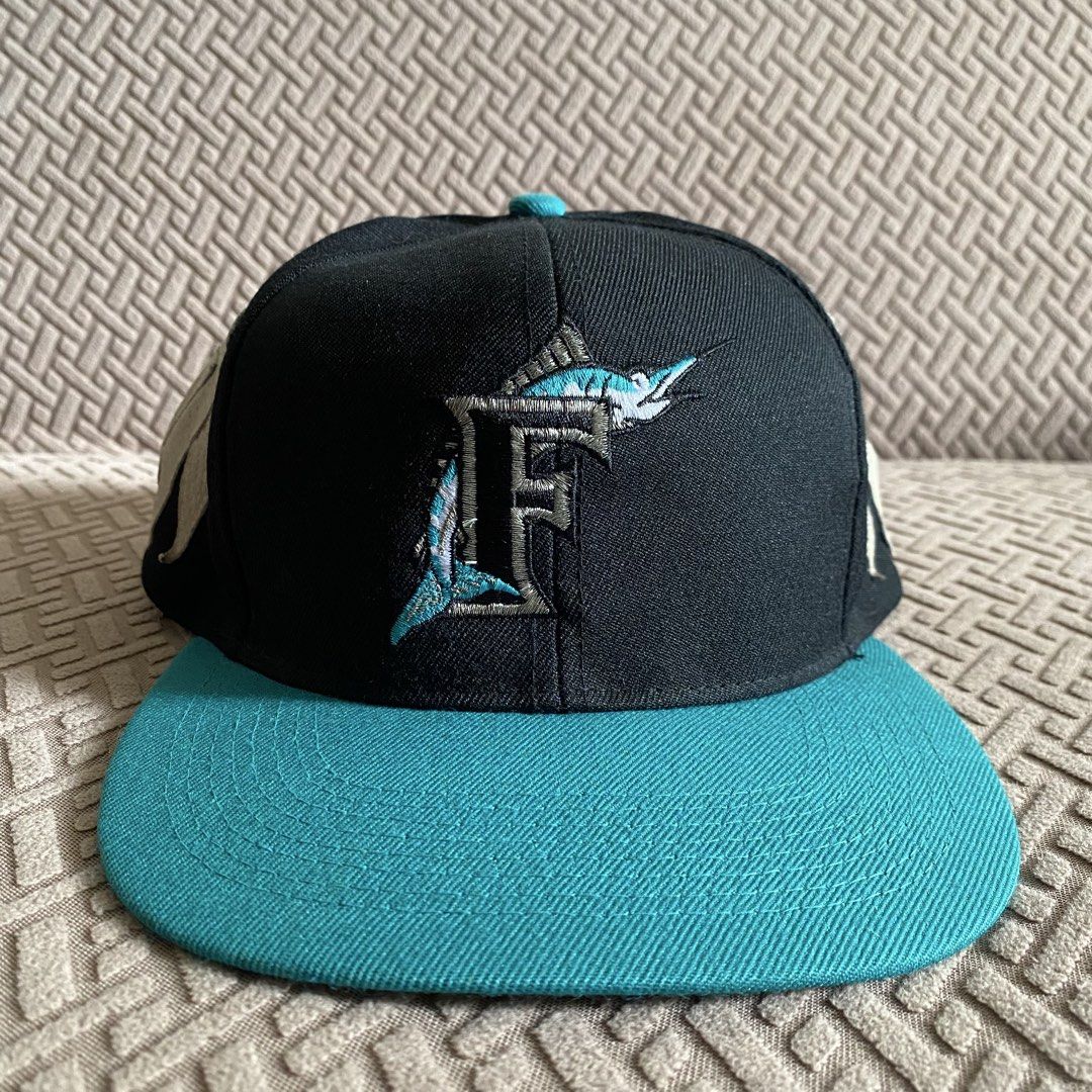 Vintage Rare MLB Florida Marlins “Sample” (Category: Caps & Hats) located in Makati City. Submitted by ejdc98 (Listing ID 1463790735, Image 1). Description: 25k or best offer Used with issues check pics for more details Lbc / Lalamove.