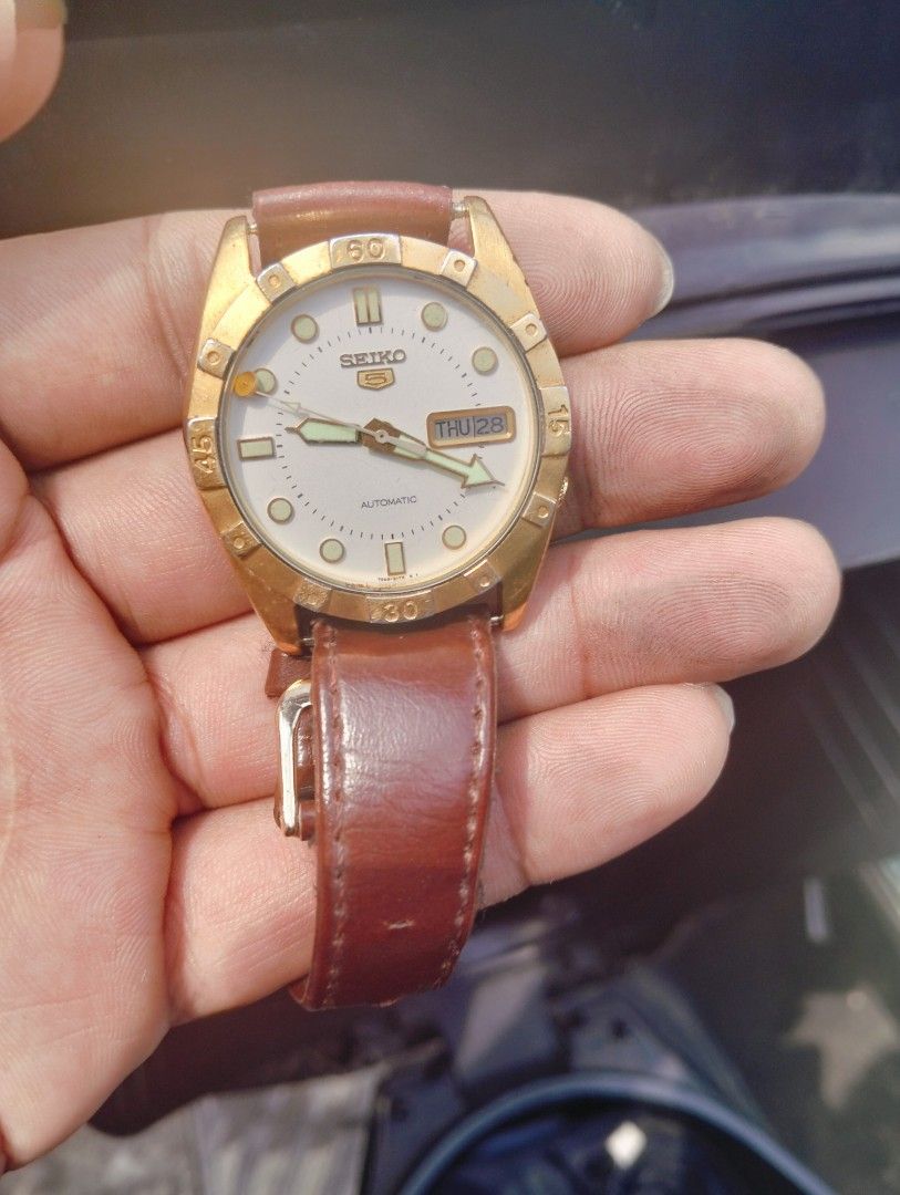 Vintage Seiko 5 Gold tone (Category: Luxury Watches) located in Iloilo. Submitted by wisedog29 (Listing ID 1463765535, Image 1). Description: Automatic pulse watch replaceable strap hindi na ginagamit Able to ship LBC and J&T no cop/cod.
