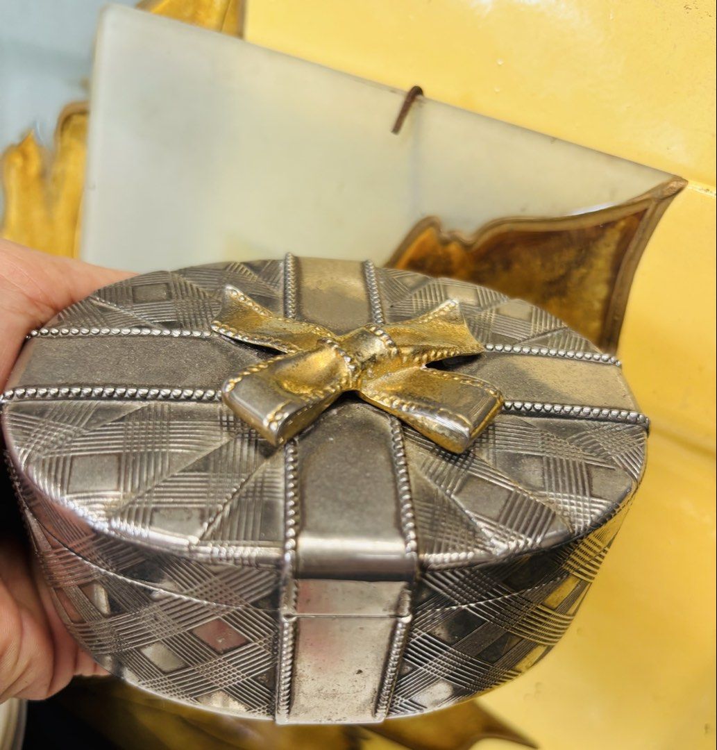 Vintage trinket (Category: Other Home Decor) located in Dapitan. Submitted by clarisasan19348 (Listing ID 1463785466, Image 1). Description: .