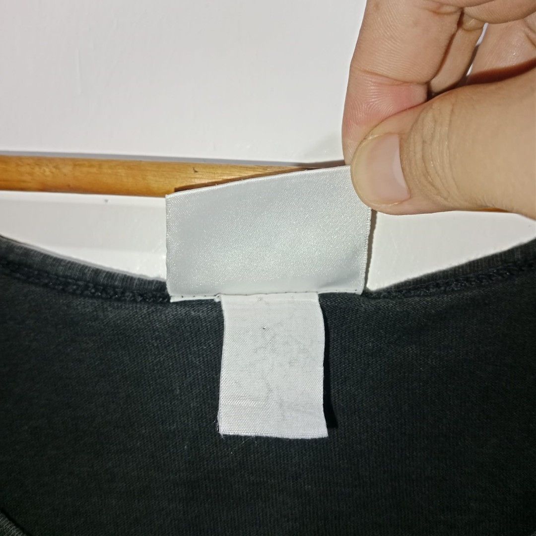 VINTAGE UNIVERSAL STUDIO(AVENGERS) (Category: Activewear) located in Caloocan City. Submitted by llanderiankent (Listing ID 1463887044, Image 3). Description: HAIRLINES when Stretch.