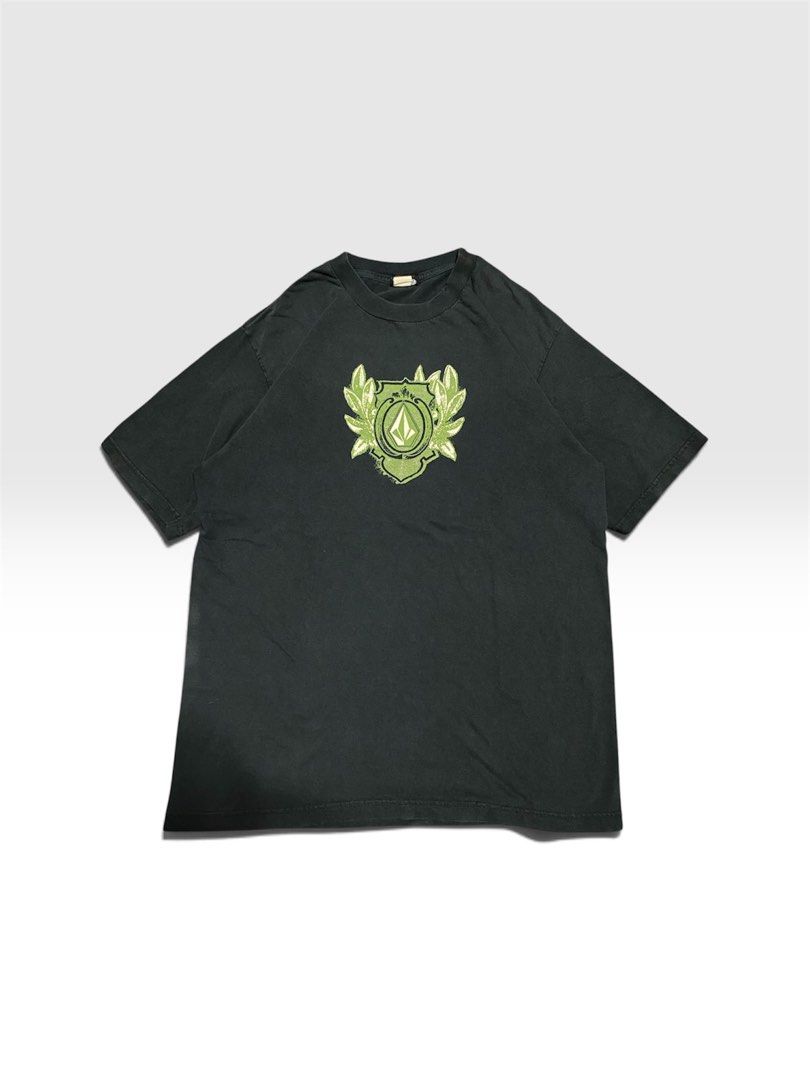 Vintage Volcom Shirt (Category: Activewear) located in Manila. Submitted by kgthrifty. (Listing ID 1463843417, Image 1). Description: VINTAGE VOLCOM SHIRT DIMES: 22x29 COLOR RATE: 9 CRACK PRINTS/ MULTIPLE HOLES GOOD CONDITION 🏷 450.