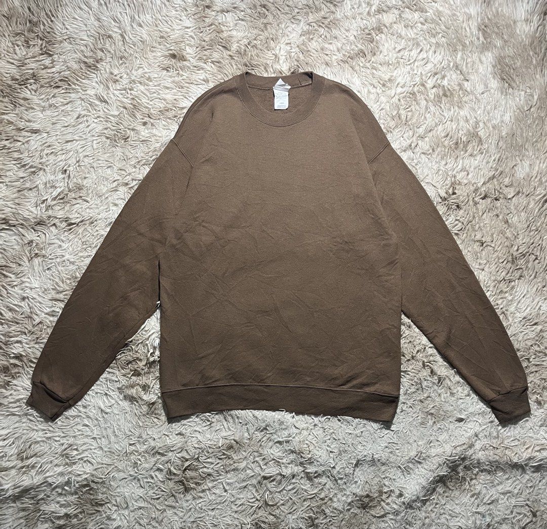 Vintage y2k Choco Brown Plain Blank Sweater (Category: Coats, Jackets and Outerwear) located in Siquijor. Submitted by dcfinds (Listing ID 1463876306, Image 1). Description: Vintage y2k Choco Brown Plain Blank Sweater Excellent Condition 10/10 Color rate 28x21 349💸.