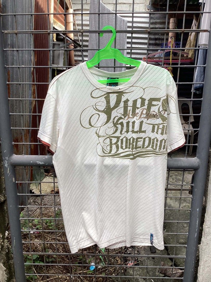 Vintage y2k Lee pipes kill the boredom (Category: Tshirts & Polo Shirts ) located in Manila. Submitted by archivefine_ds (Listing ID 1463749701, Image 1). Description: size XL on tag 9/10 condi, slighty faded yung black color sa braso part w 19 L 28.