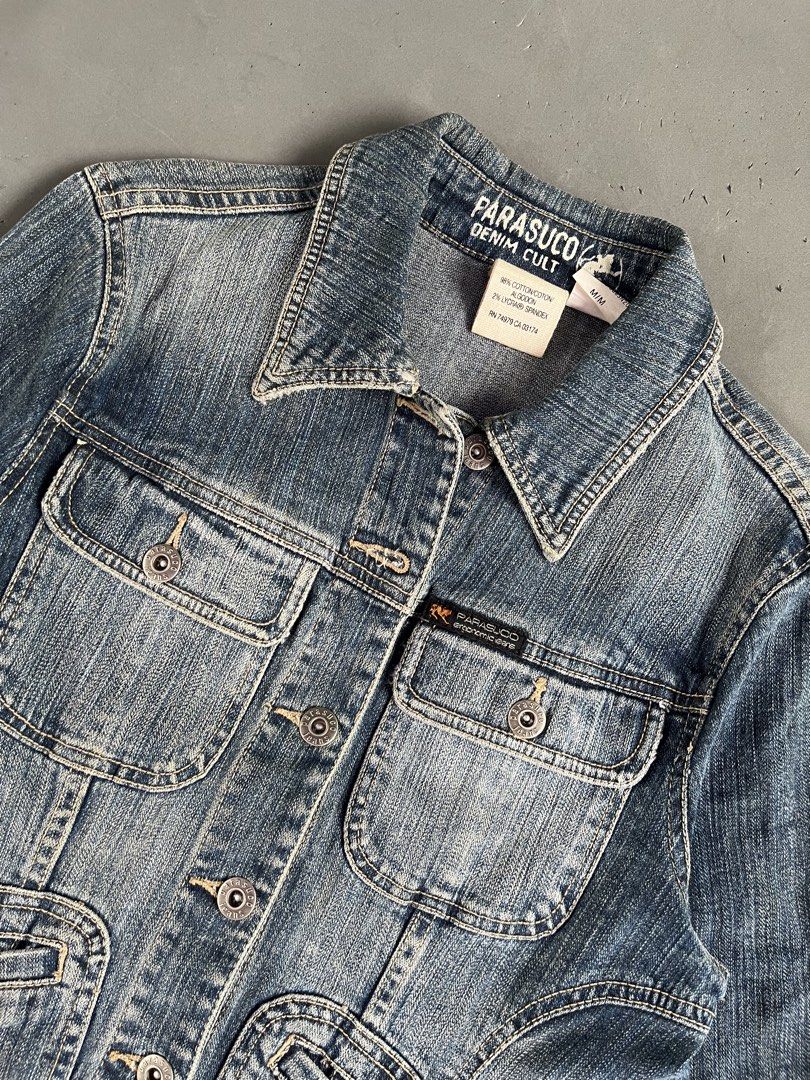 VINTAGE Y2K PARASUCO DENIM JACKET (Category: Coats, Jackets and Outerwear) located in Quezon City. Submitted by kentstuff (Listing ID 1463861466, Image 3). Description: PARASUCO Size M On Tag Shoulder-Hem : 21” Pit-Pit : 17.5” Condition: Excellent CR: 9.8/10 Flaws: ❌ Needwash DISCLAIMER: This is a thrifted item. All brands, logos, and trademarks belong to their rightful owners. We’re here to rehome great pieces — no brand affiliation intended..