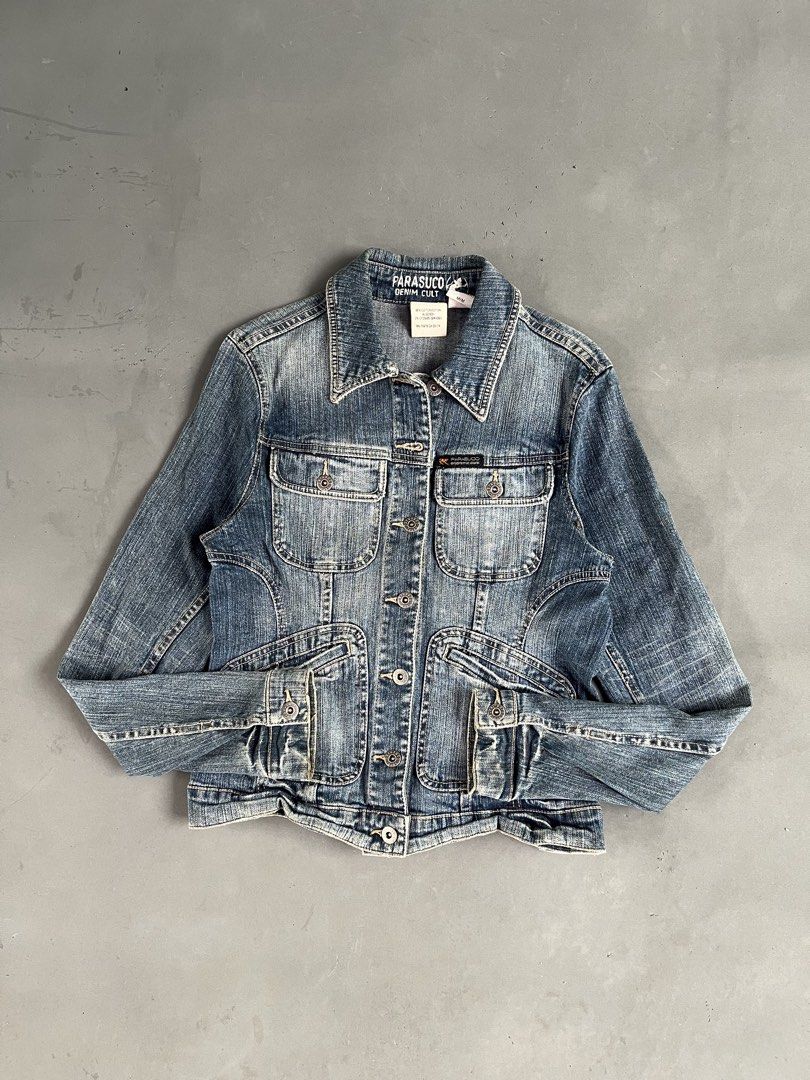 VINTAGE Y2K PARASUCO DENIM JACKET (Category: Coats, Jackets and Outerwear) located in Quezon City. Submitted by kentstuff (Listing ID 1463861466, Image 1). Description: PARASUCO Size M On Tag Shoulder-Hem : 21” Pit-Pit : 17.5” Condition: Excellent CR: 9.8/10 Flaws: ❌ Needwash DISCLAIMER: This is a thrifted item. All brands, logos, and trademarks belong to their rightful owners. We’re here to rehome great pieces — no brand affiliation intended..