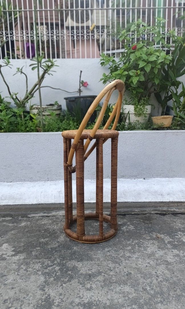 vintage-style round rattan stool (Category: Chairs) located in Santa Rosa. Submitted by tonyhawk0592 (Listing ID 1463751484, Image 2). Description: .