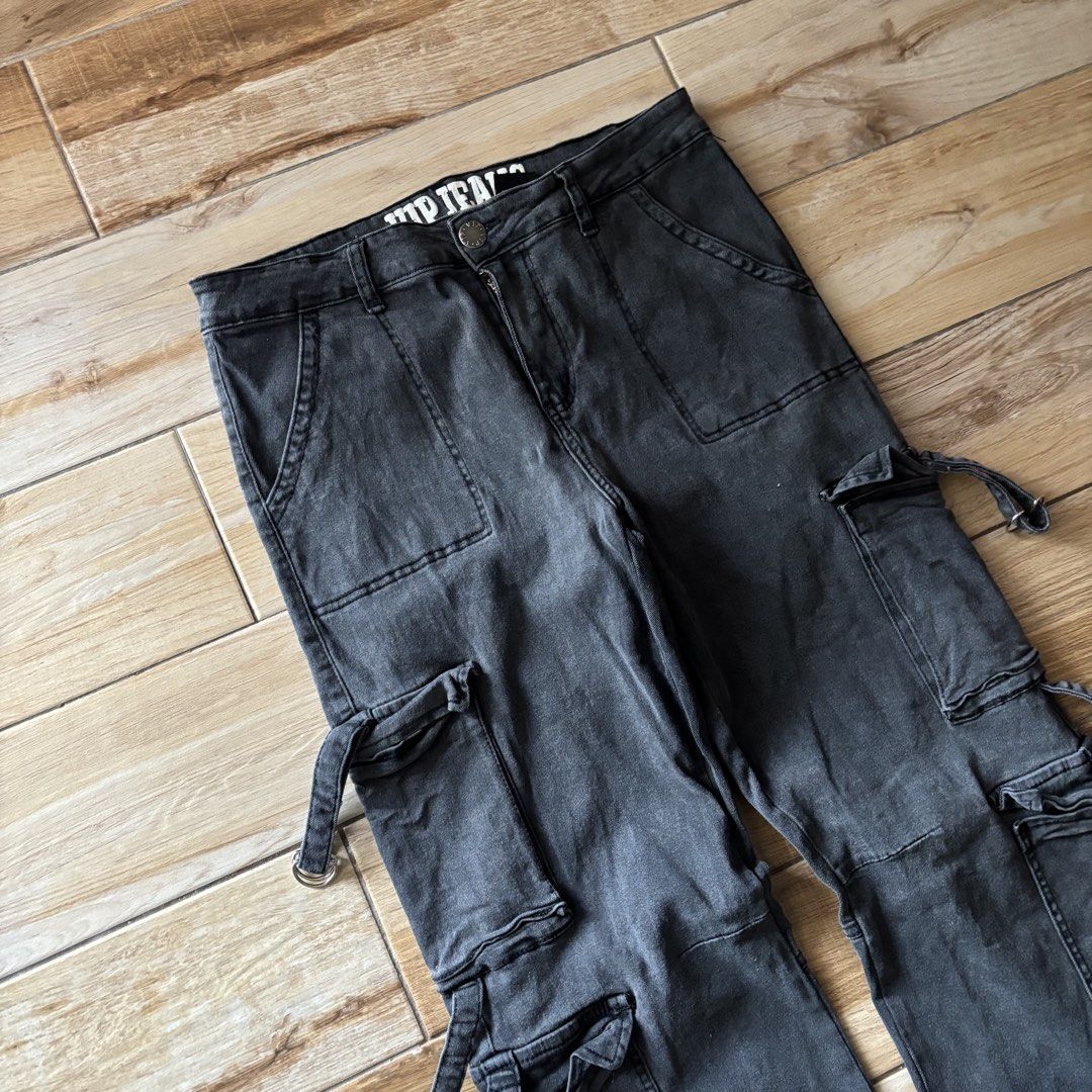 VIP Jeans Strappy Cargo Black jeans (Category: Jeans) located in Calamba. Submitted by wearlikenobody (Listing ID 1463893749, Image 2). Description: Length: 41’’ Waist 32” Leg opening:9 Condition: 10/10 Issue:None .