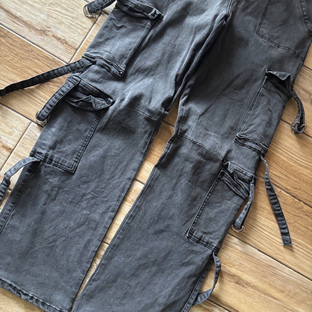 VIP Jeans Strappy Cargo Black jeans (Category: Jeans) located in Calamba. Submitted by wearlikenobody (Listing ID 1463893749, Image 3). Description: Length: 41’’ Waist 32” Leg opening:9 Condition: 10/10 Issue:None .