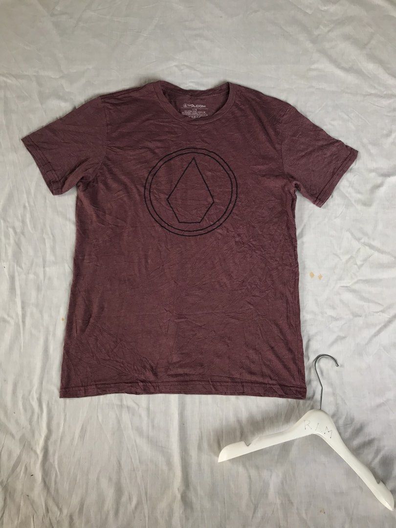 Volcom Tee (Category: Tshirts & Polo Shirts ) located in San Fernando. Submitted by ramjames18 (Listing ID 1463854414, Image 2). Description: •VOLCOM Tee🔥 -Excellent Condition -9.+/10 Color Rate (Heathered Burgundy Colorway) -Large(21x28) Pm sa interested! 📥.