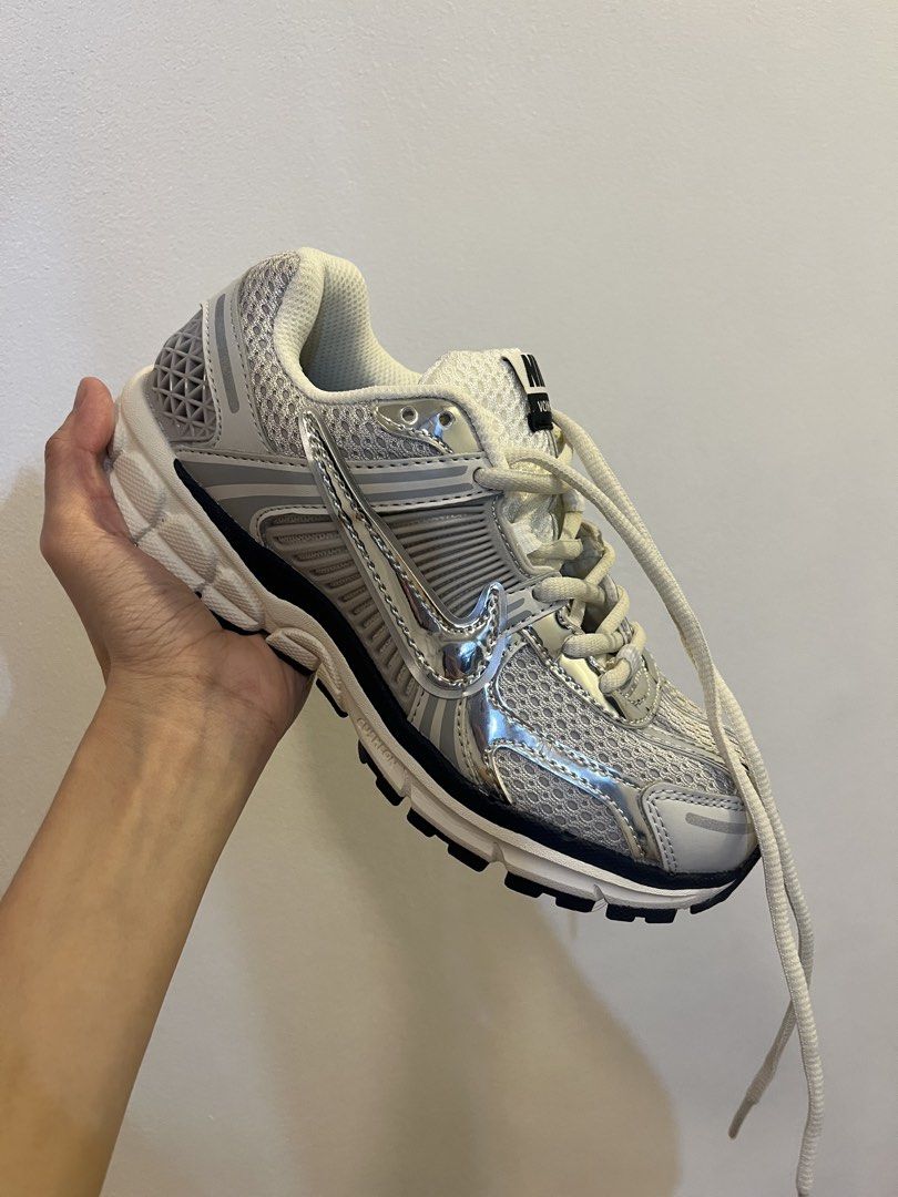 VOMERO 5 22.5CM (Category: Sneakers) located in Quezon City. Submitted by samirosie0329 (Listing ID 1463876223, Image 1). Description: NOTE; Auth quality only‼️ Brought from IG Brandnew Rfs: Wrong size .