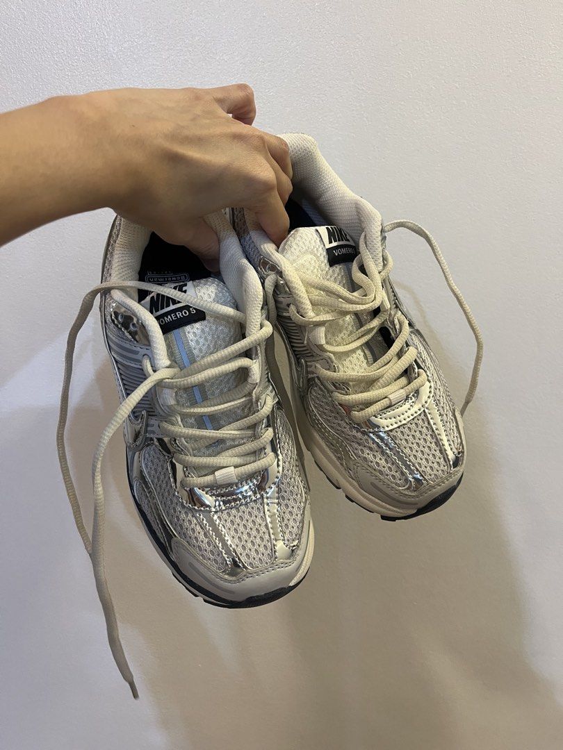 VOMERO 5 22.5CM (Category: Sneakers) located in Quezon City. Submitted by samirosie0329 (Listing ID 1463876223, Image 3). Description: NOTE; Auth quality only‼️ Brought from IG Brandnew Rfs: Wrong size .