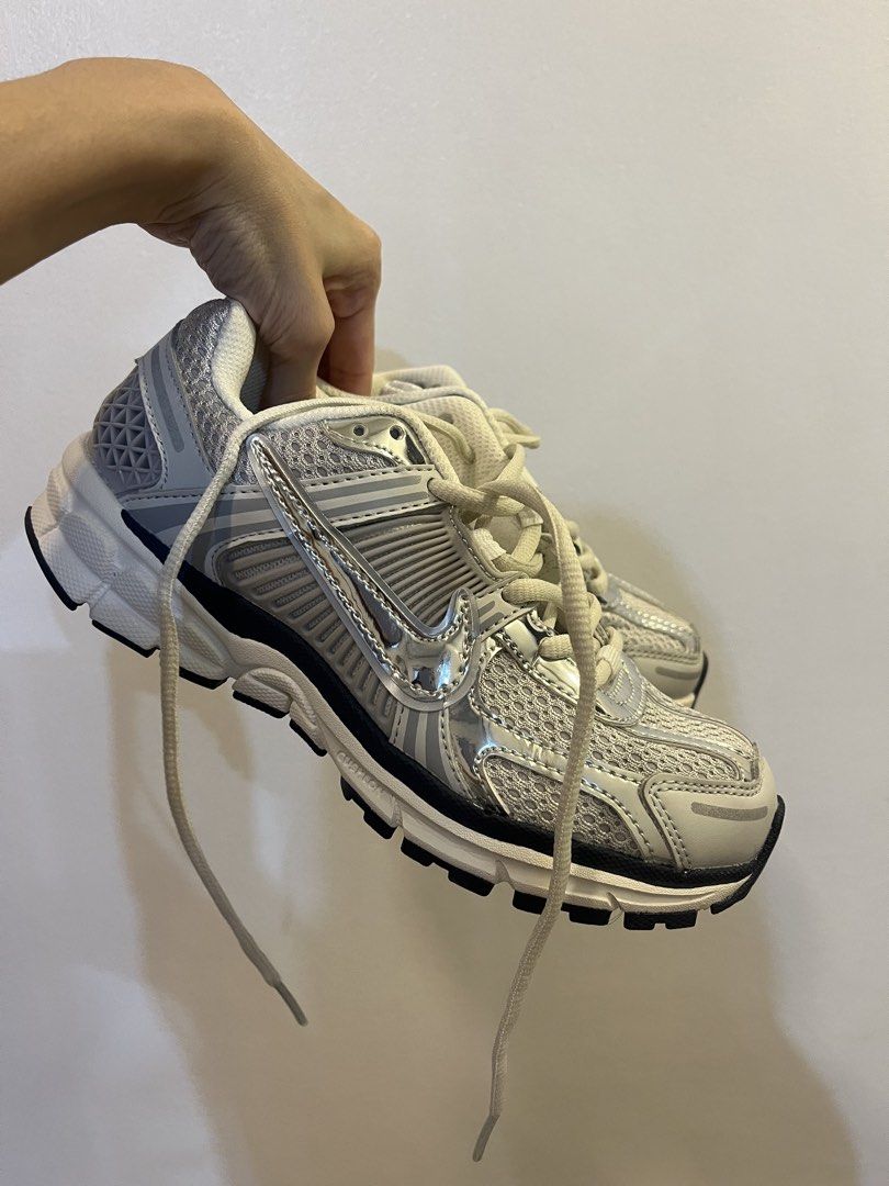 VOMERO 5 22.5CM (Category: Sneakers) located in Quezon City. Submitted by samirosie0329 (Listing ID 1463876223, Image 2). Description: NOTE; Auth quality only‼️ Brought from IG Brandnew Rfs: Wrong size .
