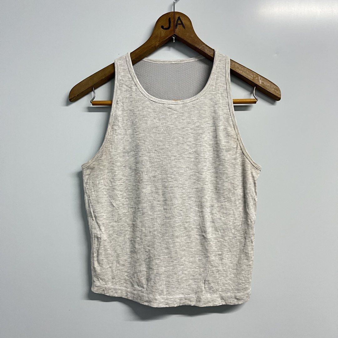 Vuori - Pose Plyo Tank Top (Category: Activewear) located in Batangas. Submitted by wornwear.ph (Listing ID 1463905697, Image 3). Description: Vuori - Pose Plyo Tank Top Grey Cut rip tag / Authentic Width pad slot Medium Width 15 inches Length 18” 9/10 Good condition 580 only! .