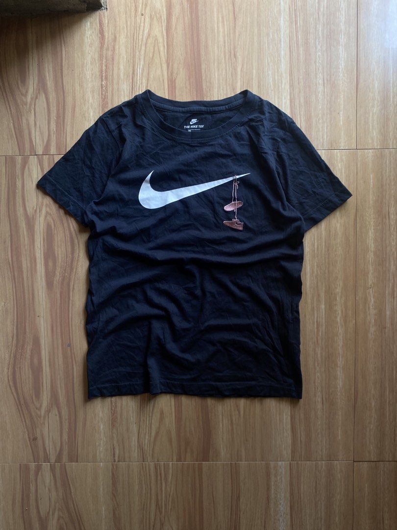 W NSW TEE SWSH SHOES EMBRD (Category: Shirts) located in San Andres. Submitted by _wearlore. (Listing ID 1463764807, Image 3). Description: W NSW TEE SWSH SHOES EMBRD Excellent Condition Size: Small Authentic No issue.