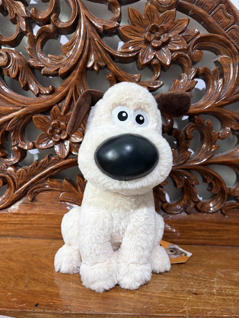 Wallace & Gromit: Gromit Plush Toy (Category: Plushies & Soft Toys) located in Quezon City. Submitted by rxyel (Listing ID 1463805710, Image 1). Description: - Super soft and cuddly material - Perfect for fans of Wallace & Gromit - Original tags still attached - Ideal for display or playtime.