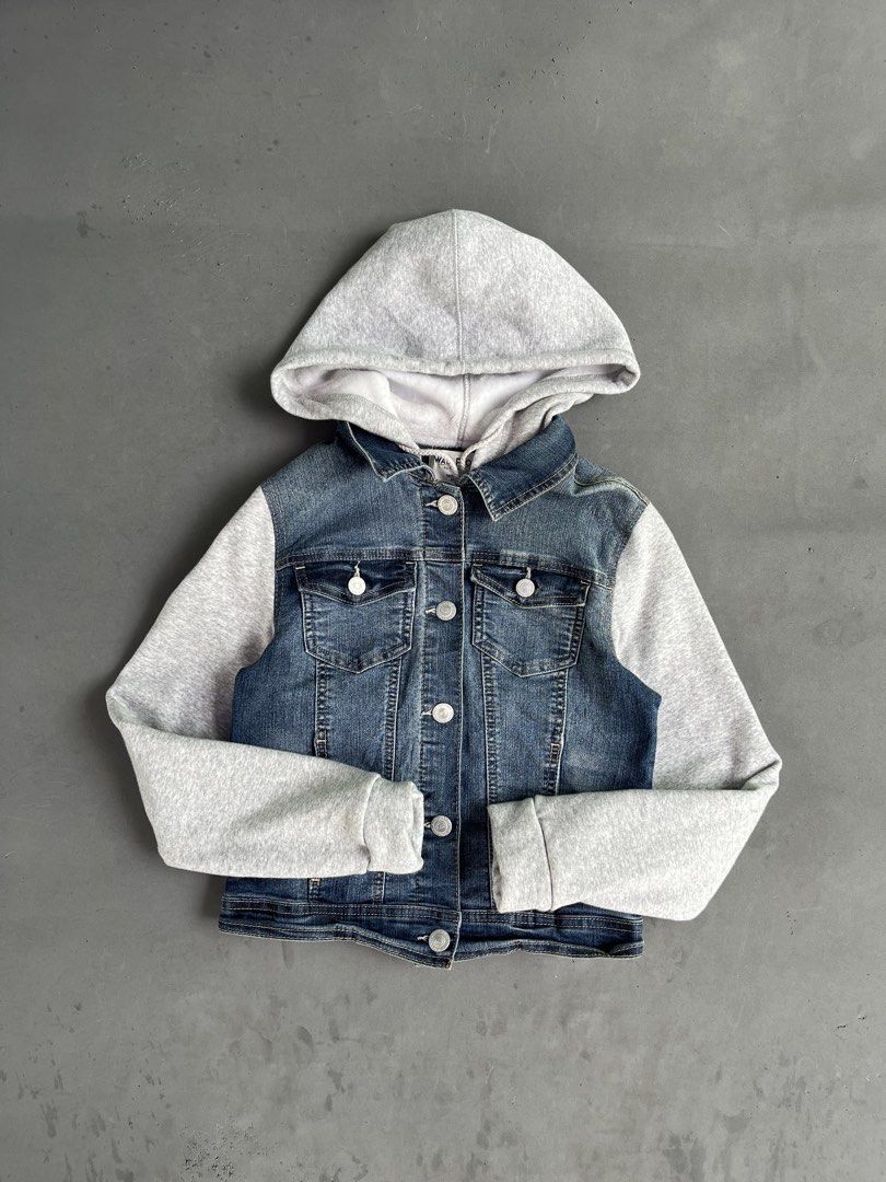 WALLFLOWER DENIM JACKET (Category: Coats, Jackets and Outerwear) located in Quezon City. Submitted by kentstuff (Listing ID 1463833568, Image 1). Description: WALLFLOWER Size S On Tag Shoulder-Hem : 19” Pit-Pit : 16” Condition: Excellent CR: 9.8/10 Flaws: ❌ Needwash DISCLAIMER: This is a thrifted item. All brands, logos, and trademarks belong to their rightful owners. We’re here to rehome great pieces — no brand affiliation intended..