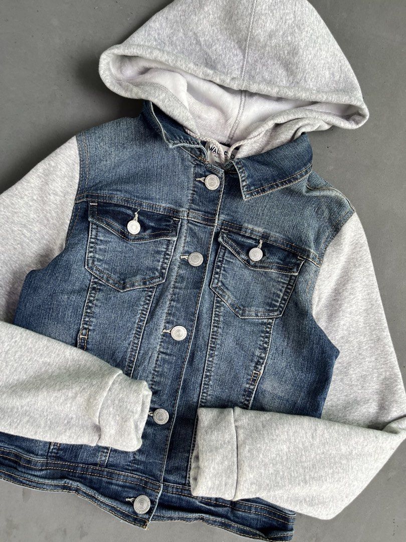 WALLFLOWER DENIM JACKET (Category: Coats, Jackets and Outerwear) located in Quezon City. Submitted by kentstuff (Listing ID 1463833568, Image 2). Description: WALLFLOWER Size S On Tag Shoulder-Hem : 19” Pit-Pit : 16” Condition: Excellent CR: 9.8/10 Flaws: ❌ Needwash DISCLAIMER: This is a thrifted item. All brands, logos, and trademarks belong to their rightful owners. We’re here to rehome great pieces — no brand affiliation intended..