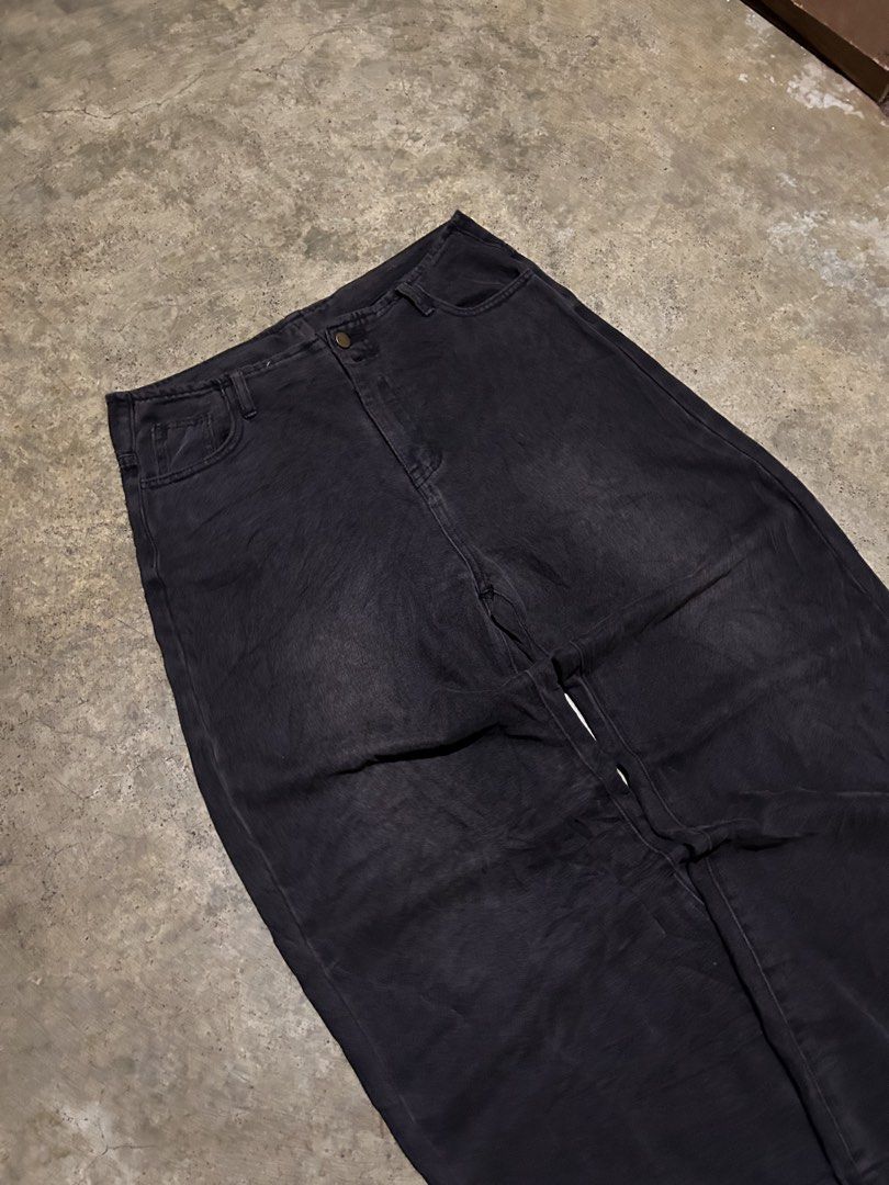 WASHED BAGGY PANG (Category: Jeans) located in Tubod. Submitted by just_thrift.1 (Listing ID 1463894932, Image 2). Description: 🔥WASHED BAGGY PANTS🔥 📐Waist: 34 📐Length: 40 📐Tights: 13 📐Hem: 12.5 Excellent Condition Scratch ₱299🏷️.