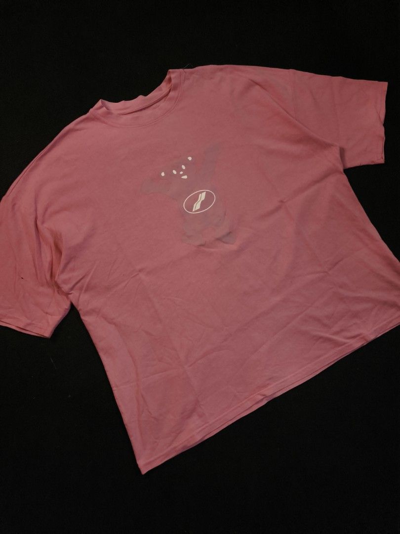 Welldone Bear Pink (Category: Tshirts & Polo Shirts ) located in San Fernando. Submitted by gaboo_asncn (Listing ID 1463833861, Image 1). Description: - Welldone Bear Pink - Size: (W26/L28) Boxy - Conditon: Good - Color Rate: 8.5/10 - Issue: No tags.