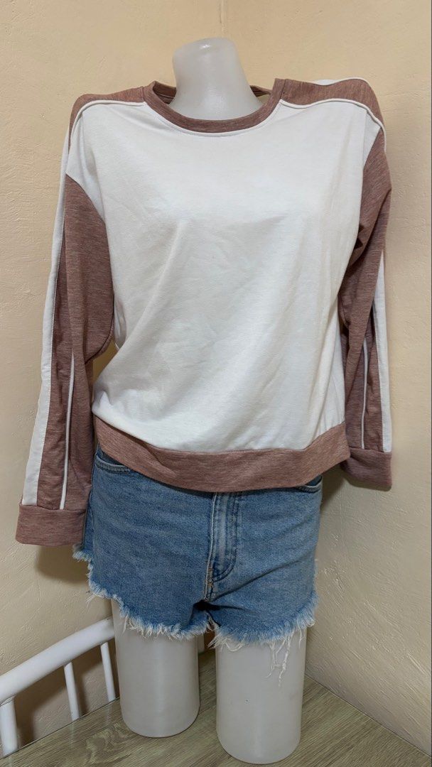 White and Brown Long Sleeve Sweatshirt (Category: Coats, Jackets and Outerwear) located in Santa Cruz. Submitted by homedecluttersale (Listing ID 1463768504, Image 1). Description: • Bought in SM • Fits medium to large • In excellent condition • Photos taken using mannequin only 🚚 Shipping via J&T only 📦 Shipping fee to be shouldered by buyer 💳 Mode of payment: GCash 📍 Santa Cruz, Laguna.
