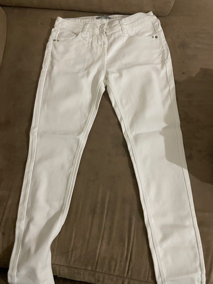 White Denim Jeans (Category: Jeans) located in Antipolo. Submitted by chicgrc (Listing ID 1463774974, Image 1). Description: 📍marikina / antipolo city 🚚 lalamove 💵 gcash / maya / gotyme - Classic white denim jeans - Straight leg fit - Two front pockets - Two back pockets - Button and zip closure - Simple and versatile for any outfit - Great for summer or layering - used once.