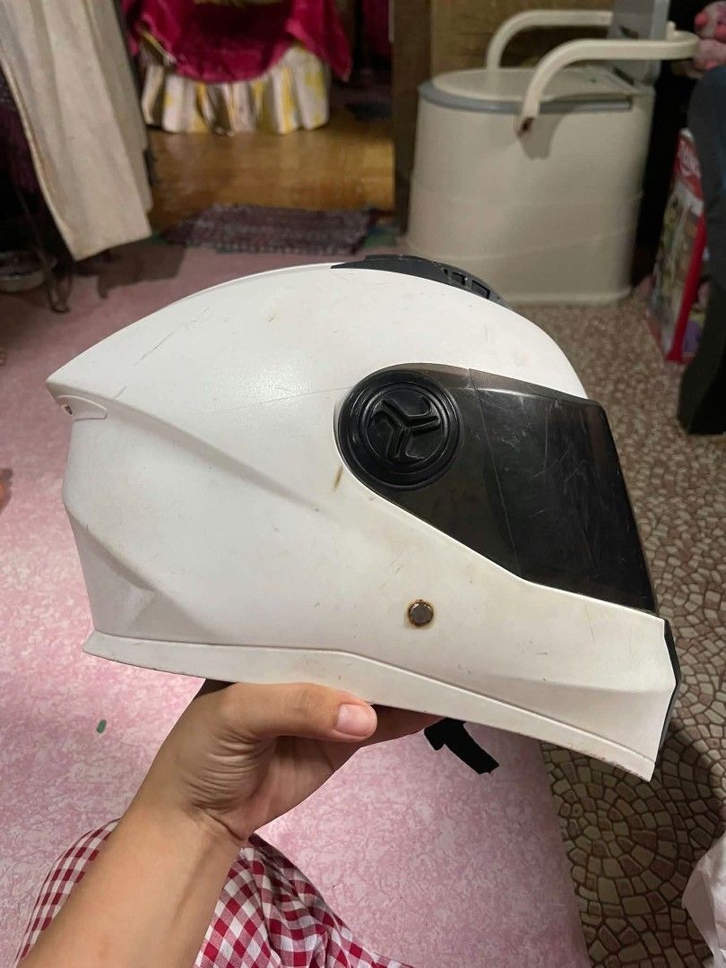 White Full Face Motorcycle Helmet with Tinted Visor (Category: Helmets and other Riding Gears) located in Manila. Submitted by imhannahn (Listing ID 1463748352, Image 1). Description: FOR SALE‼️‼️ FOR PICK UP ONLY 2 HELMET 800 NALANG NO BRAND PO ITO WAG MAGEXPECT ;) used but not abuse may mga dents gawa ng pagkakagamit all goods pa overall MEETUP: Lagahit Store Isaac Avenue Mahabang Parang Angono Rizal.