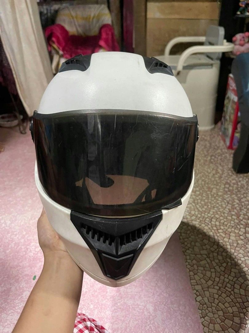 White Full Face Motorcycle Helmet with Tinted Visor (Category: Helmets and other Riding Gears) located in Manila. Submitted by imhannahn (Listing ID 1463748352, Image 2). Description: FOR SALE‼️‼️ FOR PICK UP ONLY 2 HELMET 800 NALANG NO BRAND PO ITO WAG MAGEXPECT ;) used but not abuse may mga dents gawa ng pagkakagamit all goods pa overall MEETUP: Lagahit Store Isaac Avenue Mahabang Parang Angono Rizal.